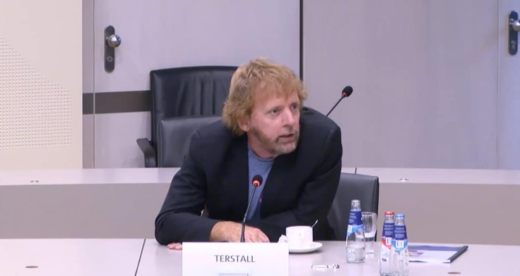 Eddy Terstall tijdens het rondetafelgesprek met de commissie SZW