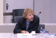 Eddy Terstall tijdens het rondetafelgesprek met de commissie SZW